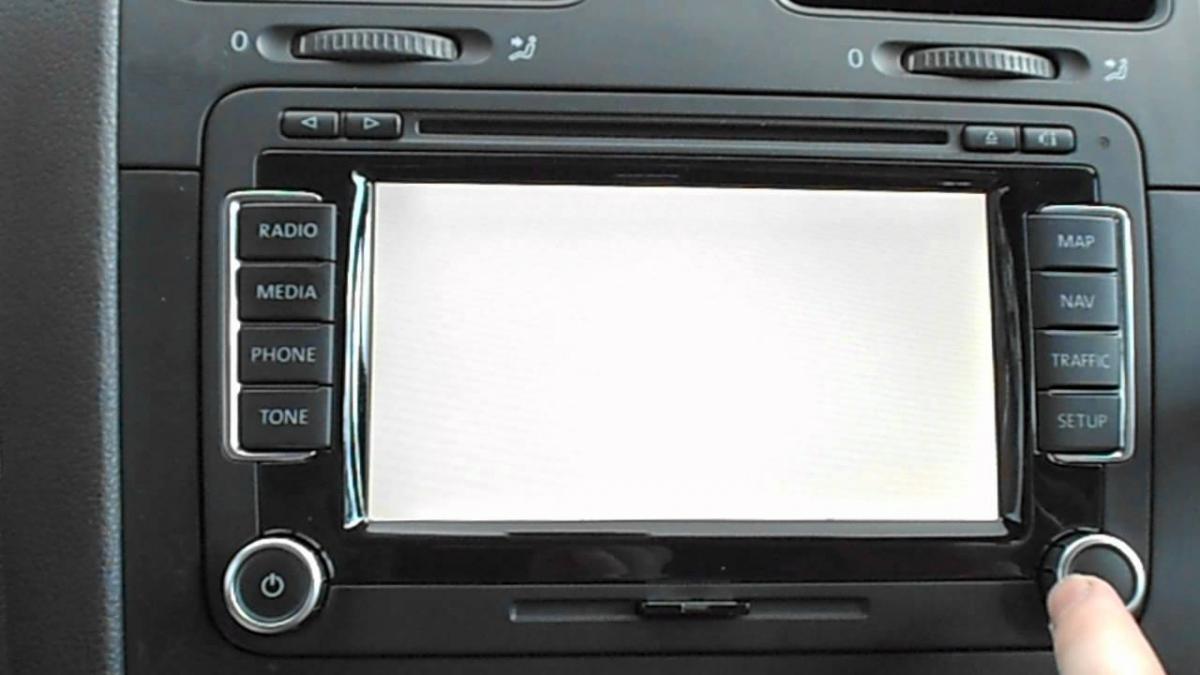 Problema de pantalla blanca que presenta el equipo